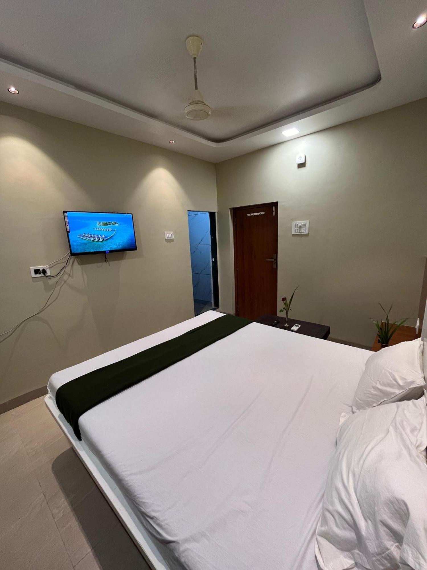 Hotel Sun Lodging Bhiwandi Esterno foto