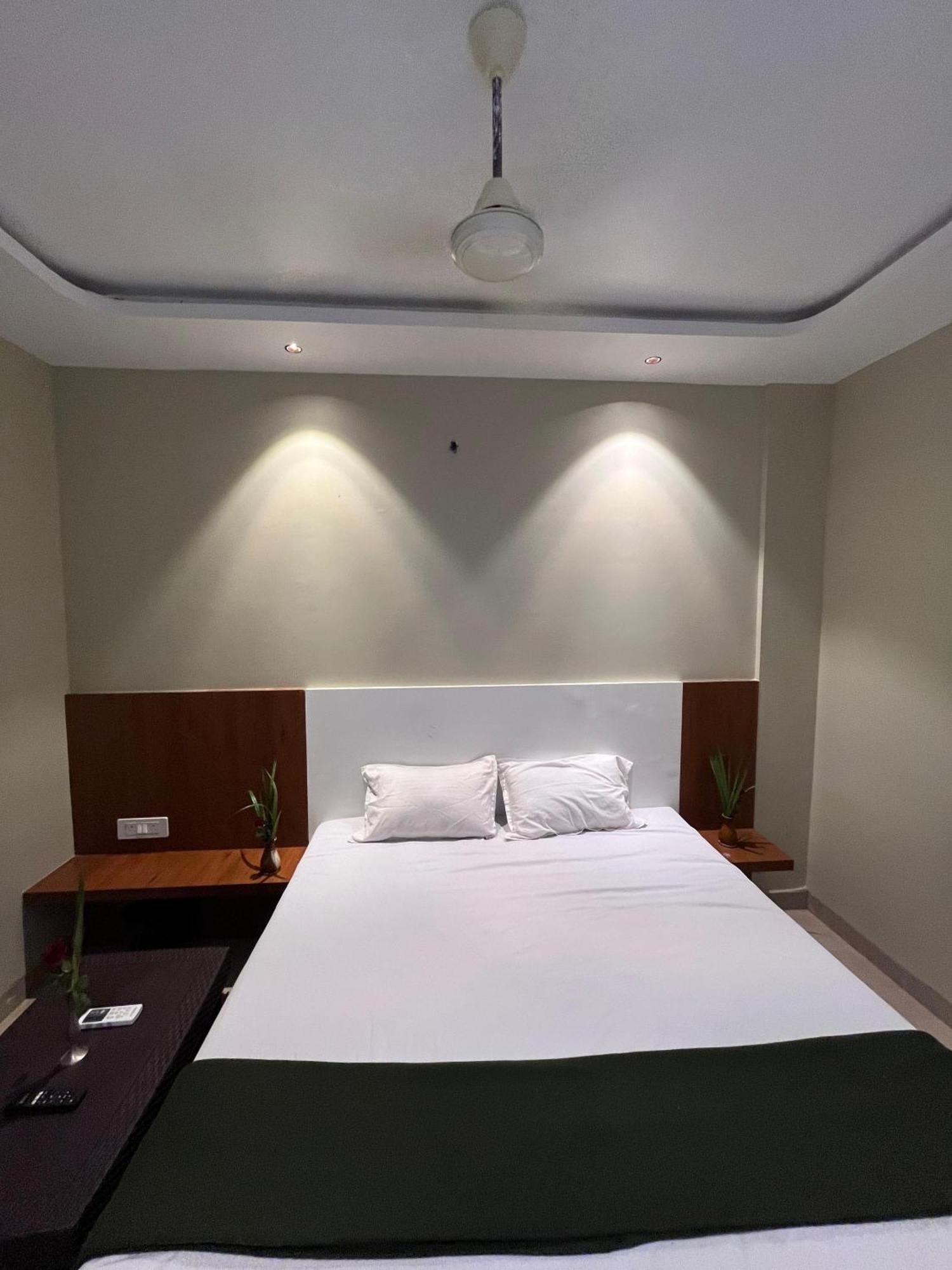 Hotel Sun Lodging Bhiwandi Esterno foto