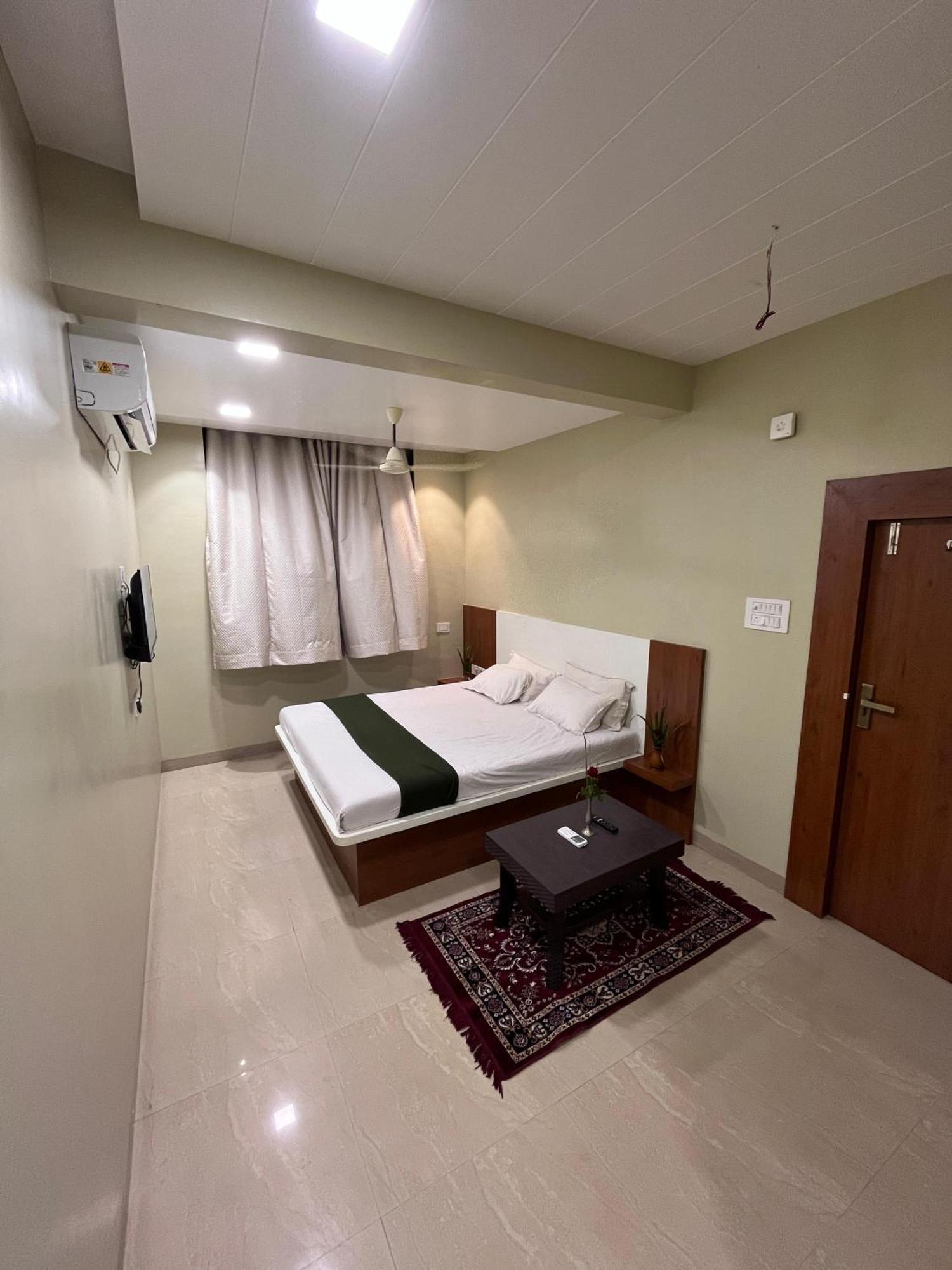 Hotel Sun Lodging Bhiwandi Esterno foto